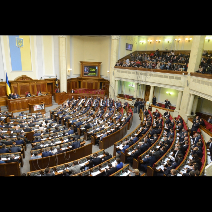 Пленарне засідання Верховної Ради України. 
Верховна Рада України ухвалила постанову, якою задовольнила заяву Арсенія Яценюка про звільнення з посади Прем'єр-міністра України, а також призначила новим Главою уряду Володимира Гройсмана. Відповідне рішення підтримали 257 народних депутатів.
