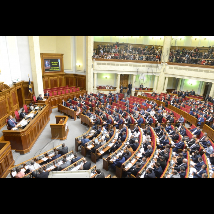 Пленарне засідання Верховної Ради України. 
Верховна Рада України ухвалила постанову, якою задовольнила заяву Арсенія Яценюка про звільнення з посади Прем'єр-міністра України, а також призначила новим Главою уряду Володимира Гройсмана. Відповідне рішення підтримали 257 народних депутатів.
