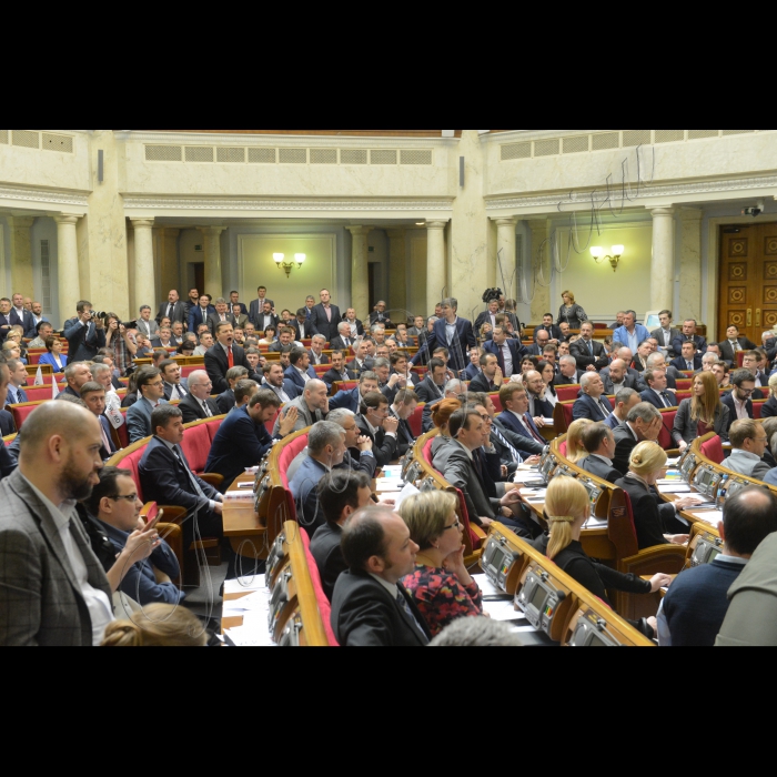 Пленарне засідання Верховної Ради України. 
Верховна Рада України ухвалила постанову, якою задовольнила заяву Арсенія Яценюка про звільнення з посади Прем'єр-міністра України, а також призначила новим Главою уряду Володимира Гройсмана. Відповідне рішення підтримали 257 народних депутатів.
