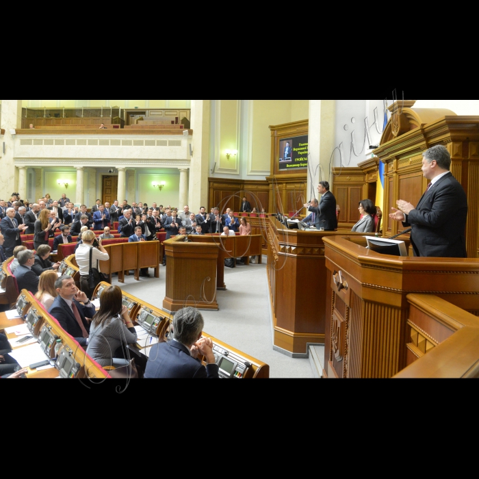 Пленарне засідання Верховної Ради України. 
Верховна Рада України ухвалила постанову, якою задовольнила заяву Арсенія Яценюка про звільнення з посади Прем'єр-міністра України, а також призначила новим Главою уряду Володимира Гройсмана. Відповідне рішення підтримали 257 народних депутатів.
