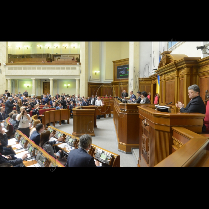 Пленарне засідання Верховної Ради України. 
Верховна Рада України ухвалила постанову, якою задовольнила заяву Арсенія Яценюка про звільнення з посади Прем'єр-міністра України, а також призначила новим Главою уряду Володимира Гройсмана. Відповідне рішення підтримали 257 народних депутатів.
