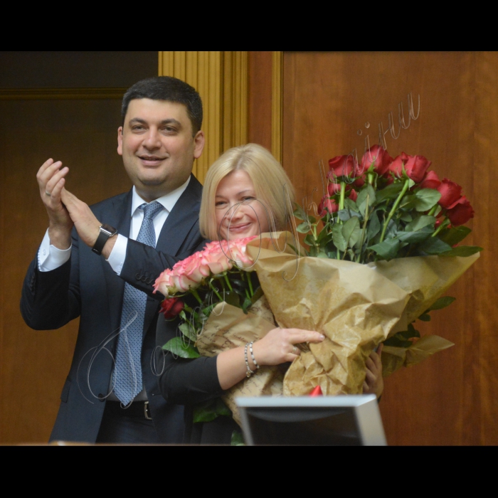 Пленарне засідання Верховної Ради України. 
Верховна Рада України ухвалила постанову, якою задовольнила заяву Арсенія Яценюка про звільнення з посади Прем'єр-міністра України, а також призначила новим Главою уряду Володимира Гройсмана. Відповідне рішення підтримали 257 народних депутатів.
Верховна Рада обрала Ірину Геращенко Першим заступником Голови Верховної Ради України.
Прем'єр-міністр України Володимир Гройсман та Перший заступник Голови Верховної Ради України Ірина Геращенко