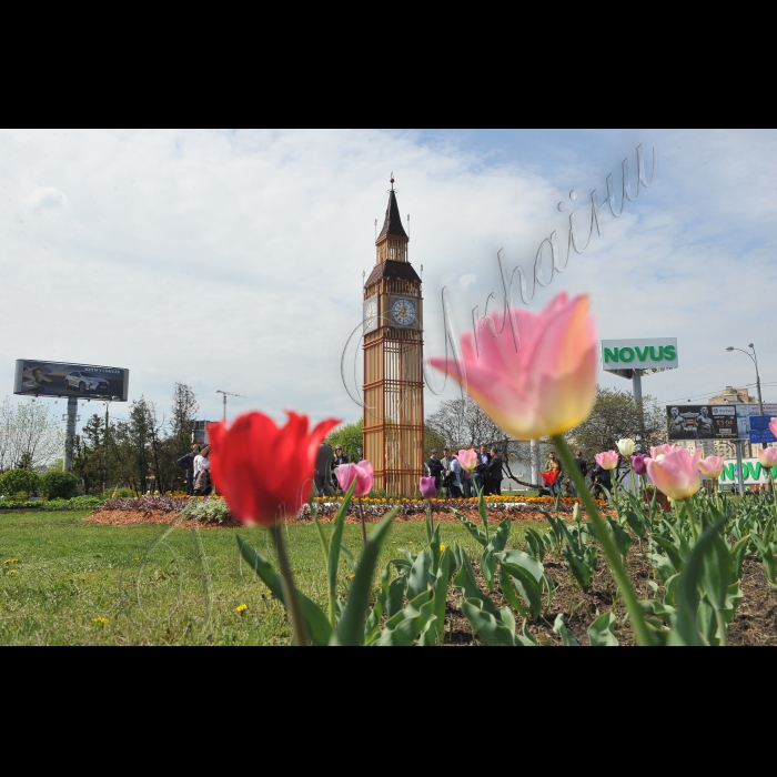 В Києві, на транспортній розв'язці біля метро 