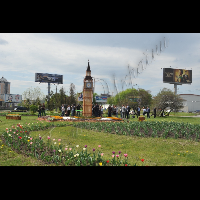 В Києві, на транспортній розв'язці біля метро 