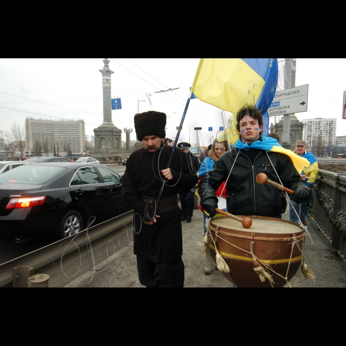 КИЇВ, На мосту Патона відбулася акція 