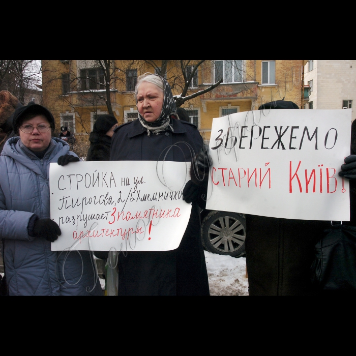 Відбулася акція протесту на найскандальнішому будівництві Києва, по вул. О.Гончара, 17-23 (Fresco Sofia), через яке Софія Київська ледь не потрапила до «чорного списку», де знову поновилися будівельні роботи. Мета акції - негайно зупинити будівельні роботи у буферній зоні Софії і захистити від руйнації історичний квартал Києва.  
