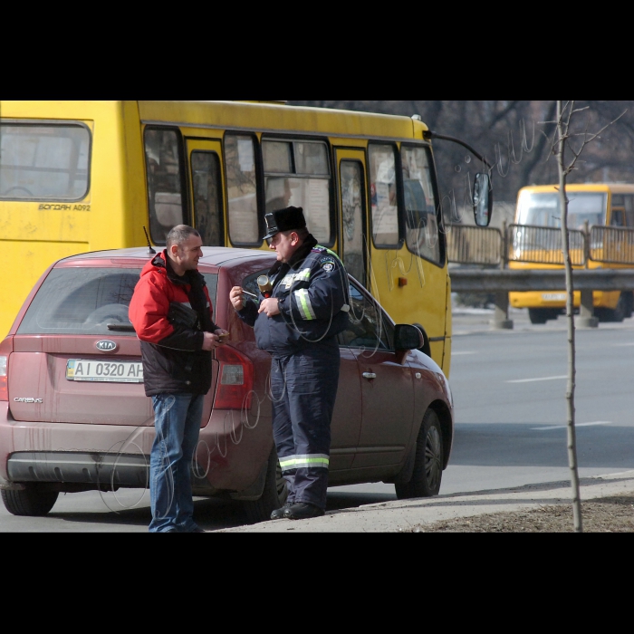 Київ.

Дорожчає бензин.
