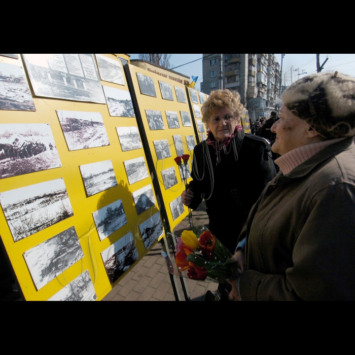 У Києві відбулися жалобні заходи до 50-річчя Куренівської трагедії.

Біля Подільського трамвайного депо пройшов традиційний мітинг-панахида за загиблими.

Після завершення панахиди, столичні електротранспортники, ветерани трамвайного депо, очевидці трагедії та представники міської влади взяли участь у відкритті Пам’ятного знаку на честь загиблих на території Державного історико-меморіального Лук'янівського заповідника.
