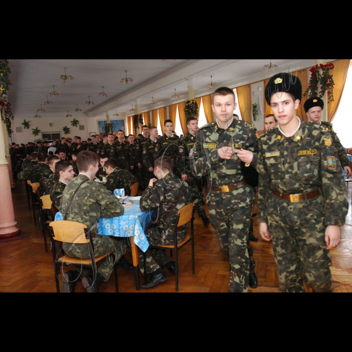 Зустріч дітей-сиріт та дітей, позбавлених батьківського піклування, які мають намір вступити до ліцею імені Івана Богуна з командуванням ліцею у рамках фестивалю «Світ дитинства».

Дітям-сиротам провели екскурсію ліцеєм, ознайомивши з буднями ліцеїстів.
