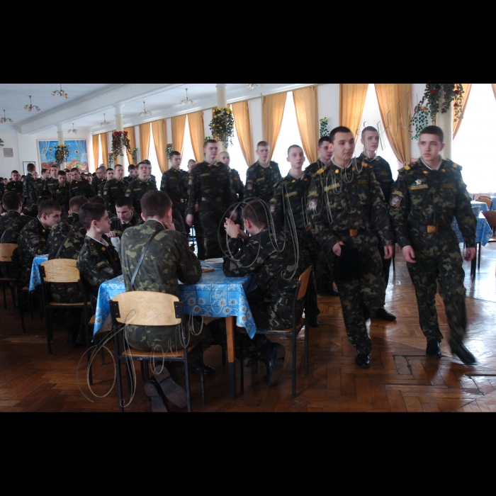 Зустріч дітей-сиріт та дітей, позбавлених батьківського піклування, які мають намір вступити до ліцею імені Івана Богуна з командуванням ліцею у рамках фестивалю «Світ дитинства».

Дітям-сиротам провели екскурсію ліцеєм, ознайомивши з буднями ліцеїстів.
