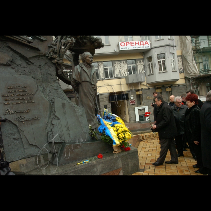 За участі голови Народного руху України, народного депутата Бориса Тарасюка.
Відбулися заходи, присвячені дванадцятій річниці трагічної загибелі лідера НРУ.
В’ячеслава Чорновола. Зокрема, покладання квітів до пам’ятника В. Чорноволу, що
на вул. Грушевського.
