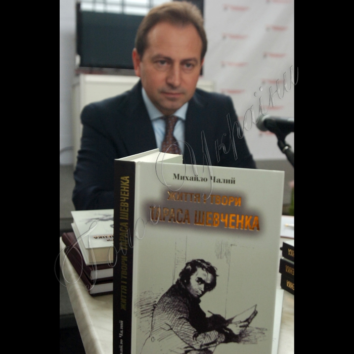 Заступник Голови Верховної Ради України Микола Томенко взяв участь у роботі VІ Весняного Київського міжнародного ярмарку «Медвін».
 
Микола Томенко презентував присутнім книгу Михайла Чалого «Життя і твори Тараса Шевченка», видану до річниці з дня народження поета. 
