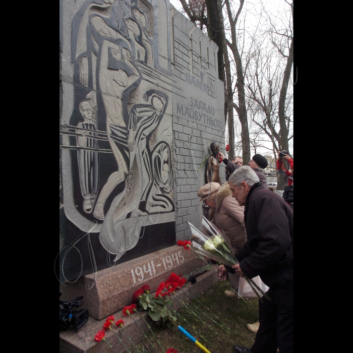 Ритуал пам’яті з нагоди відзначення Міжнародного дня визволення в’язнів фашистських концтаборів. (Меморіальний комплекс «Бабин Яр», біля пам’ятного знака на території колишнього концтабору «Сирецький»).