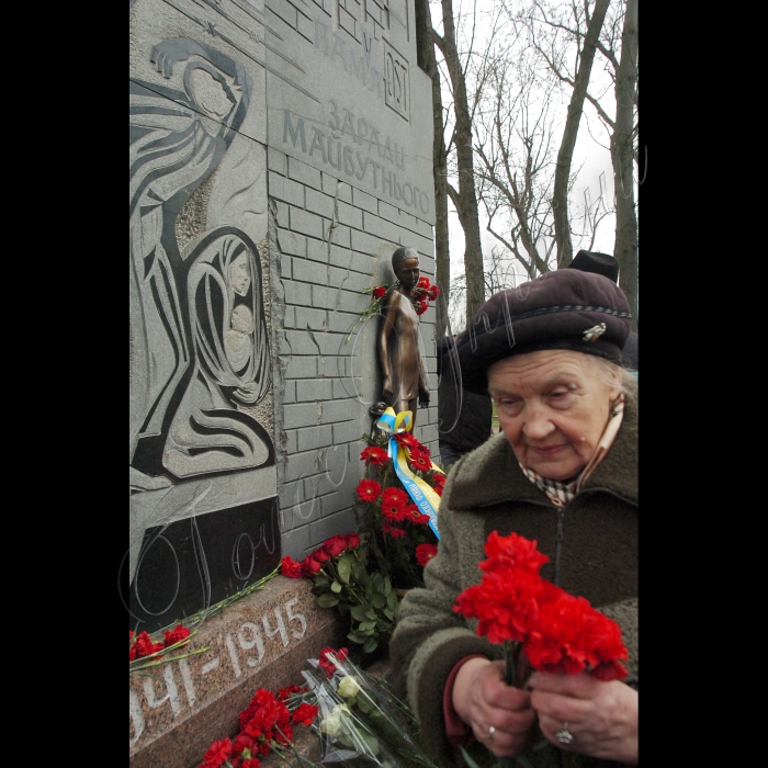 Ритуал пам’яті з нагоди відзначення Міжнародного дня визволення в’язнів фашистських концтаборів. (Меморіальний комплекс «Бабин Яр», біля пам’ятного знака на території колишнього концтабору «Сирецький»).