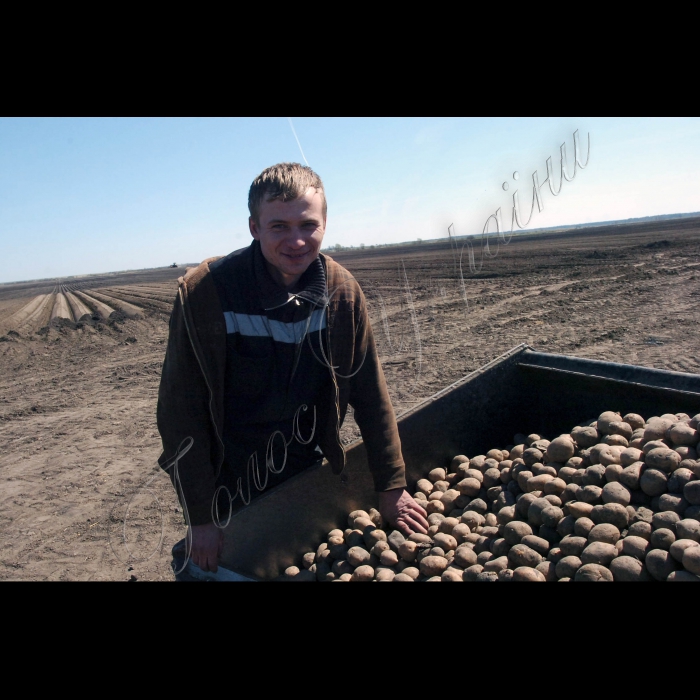 Львівська область.

Кам’янсько-Бузький район. Посівна цукрового буряка і картоплі.

ТЗОВ «АгроЛВ лімітед».

Кам’янсько-Бузький район.

ТЗОВ «Трембіта інцест» цех переробки худоби..
