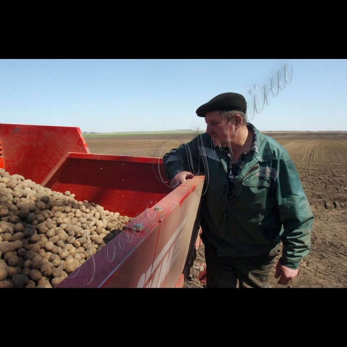 Львівська область.

Кам’янсько-Бузький район. Посівна цукрового буряка і картоплі.

ТЗОВ «АгроЛВ лімітед».

Кам’янсько-Бузький район.

ТЗОВ «Трембіта інцест» цех переробки худоби..
