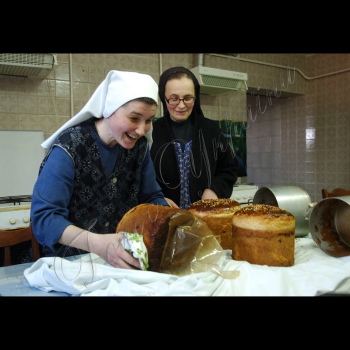 Львів

Монастир Святого Іосіфа.

Монашки готуються до Великодня.
