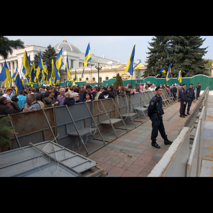  Біля Верховної Ради відбувся з’їзд партії «Наша Україна». З’їзд запланований як акція прямої дії на річницю ратифікації “Харківських угод”. 