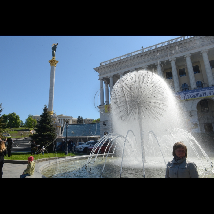 Відбувся запуск столичних фонтанів після проведених ремонтів. Фонтани працюватимуть до вересня поточного року. Зокрема, представники ЗМІ стали свідками запуску фонтанів «Водяна куля» та «Засновники Києва».