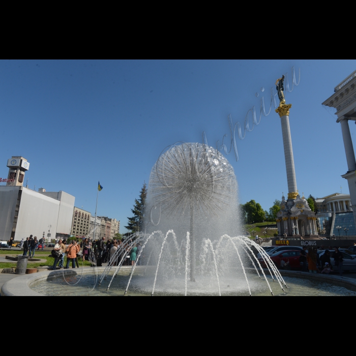 Відбувся запуск столичних фонтанів після проведених ремонтів. Фонтани працюватимуть до вересня поточного року. Зокрема, представники ЗМІ стали свідками запуску фонтанів «Водяна куля» та «Засновники Києва».