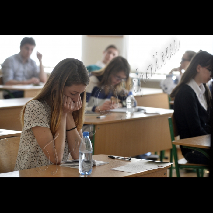 Київ. У столичній гімназії 107 «Веденська» відбулось ЗНО з Української мови і літератури які проводить Український центр оцінювання якості освіти.