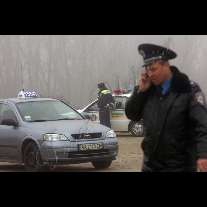 У столичному парку Дружби народів відбулася акція протидії прийняттю Податкового кодексу України та відміни Закону України «Про розмір та облік єдиного внеску на загальнообов’язкове державне соціальне страхування”. Організатор – Професійна спілка таксистів України.