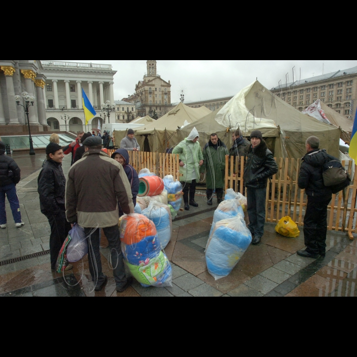 У Києві на Майдані Незалежності продовжується Всеукраїнський страйк-протест проти Податкового кодексу. 