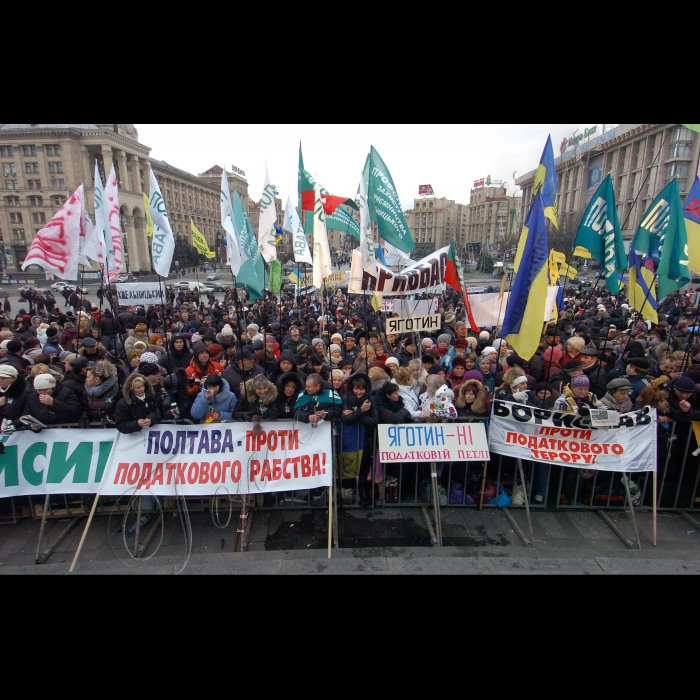 У Києві на Майдані Незалежності продовжується Всеукраїнський страйк-протест проти Податкового кодексу. 