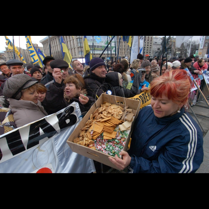 У Києві на Майдані Незалежності продовжується Всеукраїнський страйк-протест проти Податкового кодексу. 