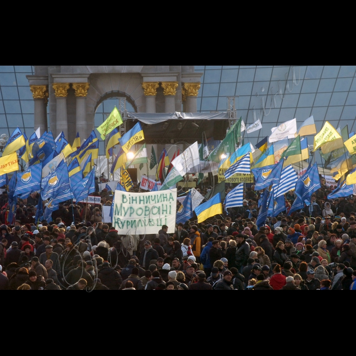 У Києві на Майдані Незалежності продовжується Всеукраїнський страйк-протест проти Податкового кодексу. 