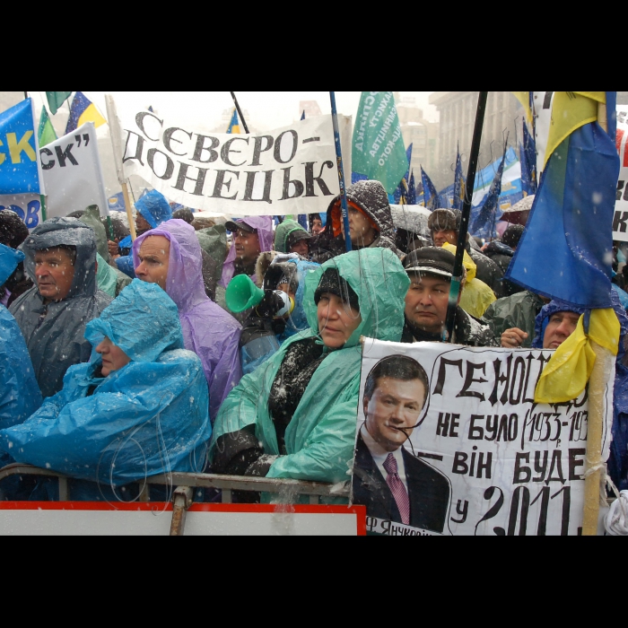 У Києві на Майдані Незалежності продовжується Всеукраїнський страйк-протест проти Податкового кодексу. 