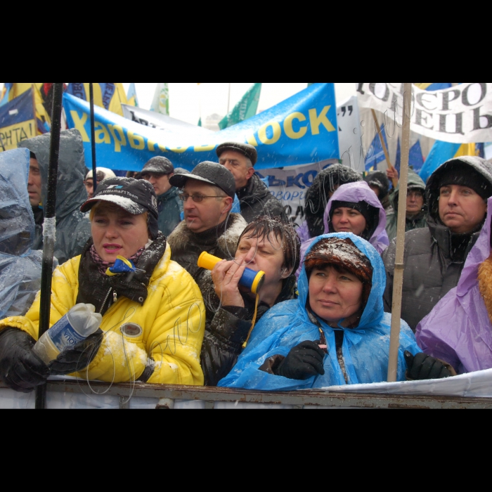 У Києві на Майдані Незалежності продовжується Всеукраїнський страйк-протест проти Податкового кодексу. 