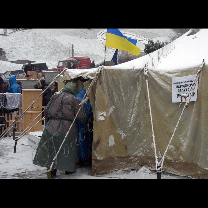 У Києві на Майдані Незалежності продовжується Всеукраїнський страйк-протест проти Податкового кодексу. 