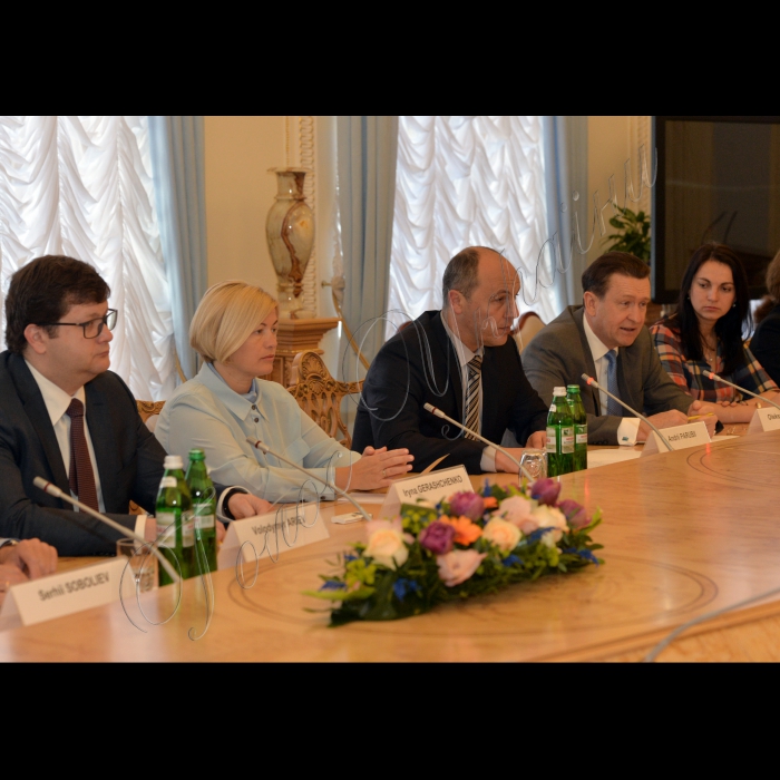 Зустріч Голови Верховної Ради України Андрія Парубія з Президентом Парламентської Асамблеї Ради Європи Педро Аграмунтом.
Голова Постійної делегації Верховної Ради України у ПАРЄ  Володимир Ар’єв, Перший заступник Голови Верховної Ради України Ірина Геращенко, Голова Верховної Ради України Андрій Парубій, перекладач Олександр Фурман, Голова Комітету Верховної Ради України у закордонних справах Ганна Гопко.