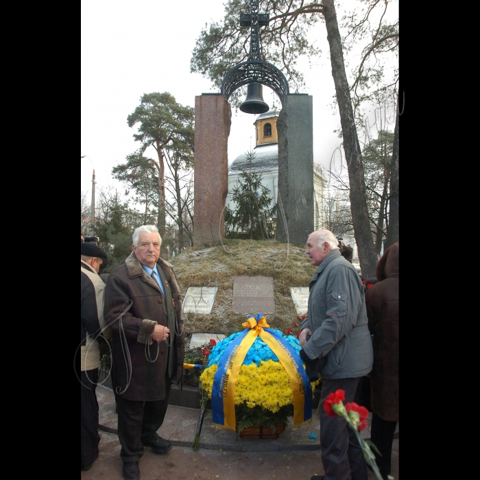 Голова Веховної Ради Володимир Литвин, Президент України Віктор Янукович, Прем’єр-міністр Микола Азаров взяли участь у заходах з нагоди Дня вшанування учасників ліквідації наслідків аварії на Чорнобильській АЕС (проспект Миру, 16, Меморіальний комплекс жертвам Чорнобильської катастрофи).