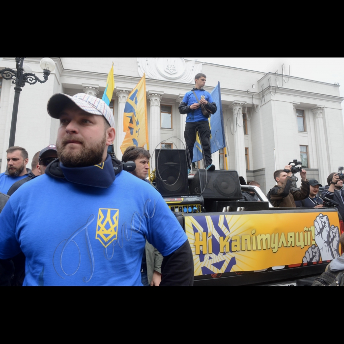 Мітинг бійців полку АЗОВ біля Верховної Ради України.
Відбувся марш АЗОВців під гаслом «Вимоги Нації – ні капітуляції!». Маршрут: від монумента Батьківщини-матері до стін Парламенту.  