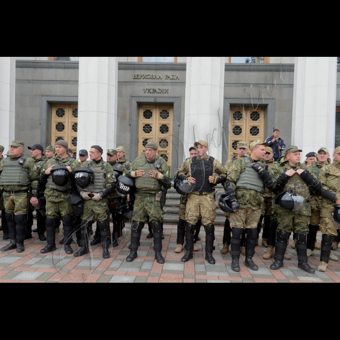 Мітинг бійців полку АЗОВ біля Верховної Ради України.
Відбувся марш АЗОВців під гаслом «Вимоги Нації – ні капітуляції!». Маршрут: від монумента Батьківщини-матері до стін Парламенту.  