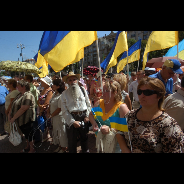 24 липня 2010 урочистий мітинг на площі перед КМДА з нагоди Дня національного прапора за участю депутатів Київської міської ради теперішнього та минулого скликань, народних депутатів України та громадськості міста. 