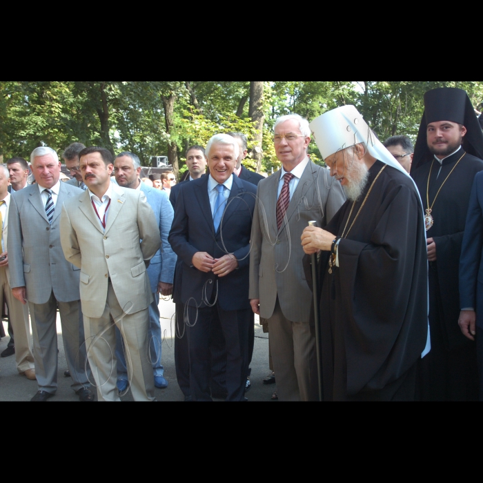 27 липня 2010 Київ. Урочистий молебень на Володимирській гірці з нагоди візиту в Україну Святішого Патріарха Московського і всієї Русі Кирила. 