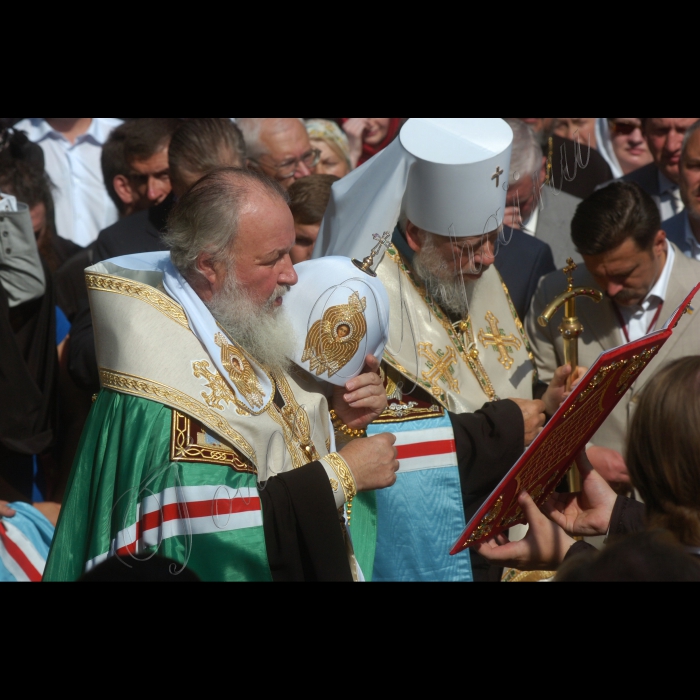 27 липня 2010 Київ. Урочистий молебень на Володимирській гірці з нагоди візиту в Україну Святішого Патріарха Московського і всієї Русі Кирила. 