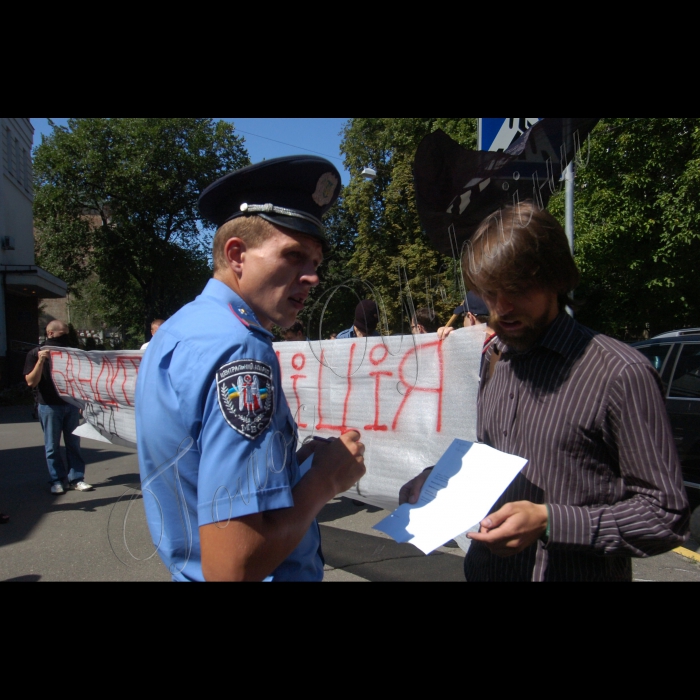 29 липня 2010 біля МВС відбулась акція проти покривання міліцією наркоманії. Активісти принесуть до МВС символічні «наркоманські шприци», які «міліціонери» будуть продавати перехожим (щодо ситуації в Ніжині, де «міліція покриває наркоторговців»).