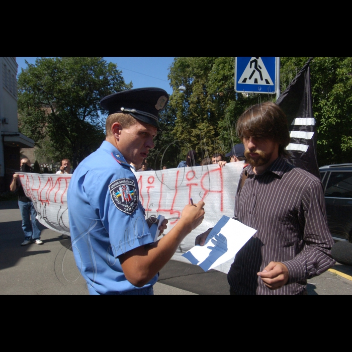 29 липня 2010 біля МВС відбулась акція проти покривання міліцією наркоманії. Активісти принесуть до МВС символічні «наркоманські шприци», які «міліціонери» будуть продавати перехожим (щодо ситуації в Ніжині, де «міліція покриває наркоторговців»).