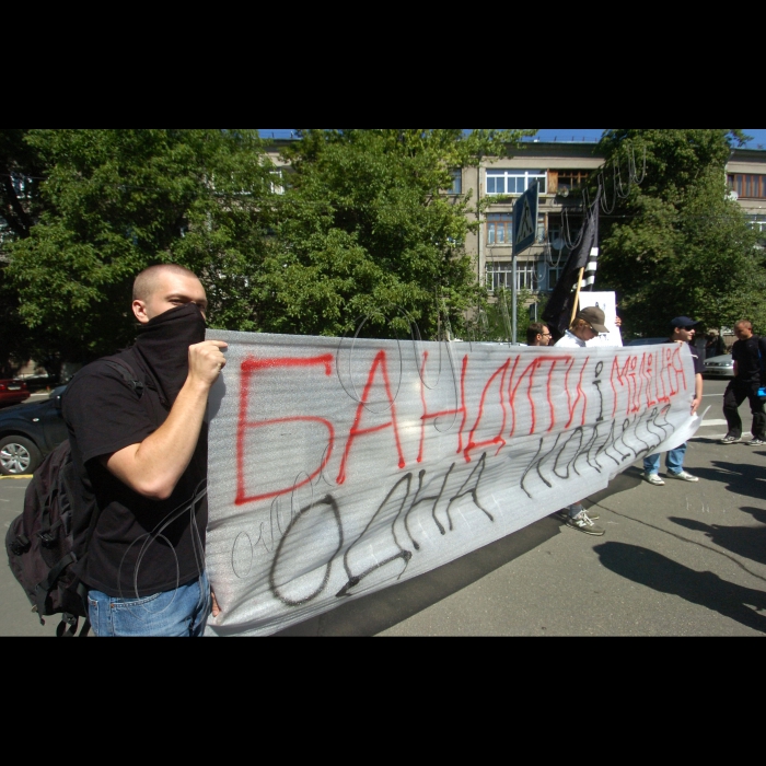 29 липня 2010 біля МВС відбулась акція проти покривання міліцією наркоманії. Активісти принесуть до МВС символічні «наркоманські шприци», які «міліціонери» будуть продавати перехожим (щодо ситуації в Ніжині, де «міліція покриває наркоторговців»).