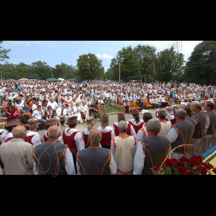 7-8 серпня 2010 на два дні урочище Бичова, недалеко від міста Монастириська (Тернопільська область), уже протягом десяти років стає територією лемків. Минулими вихідними тут відбувся дванадцятий всеукраїнський фестиваль лемківської культури «Дзвони лемківщини» . Майже десять тисяч гостей і учасників  відвідали фестиваль. Тут можна було зустріти лемків із Польщі, Словенії, Хорватії, Австрії,  Росії та України .