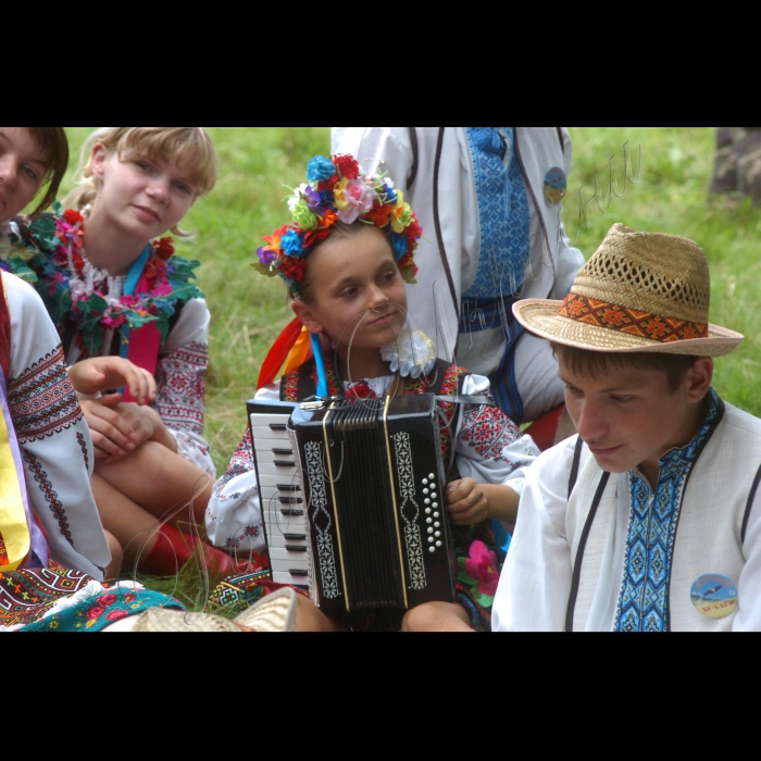 7-8 серпня 2010 на два дні урочище Бичова, недалеко від міста Монастириська (Тернопільська область), уже протягом десяти років стає територією лемків. Минулими вихідними тут відбувся дванадцятий всеукраїнський фестиваль лемківської культури «Дзвони лемківщини» . Майже десять тисяч гостей і учасників  відвідали фестиваль. Тут можна було зустріти лемків із Польщі, Словенії, Хорватії, Австрії,  Росії та України .