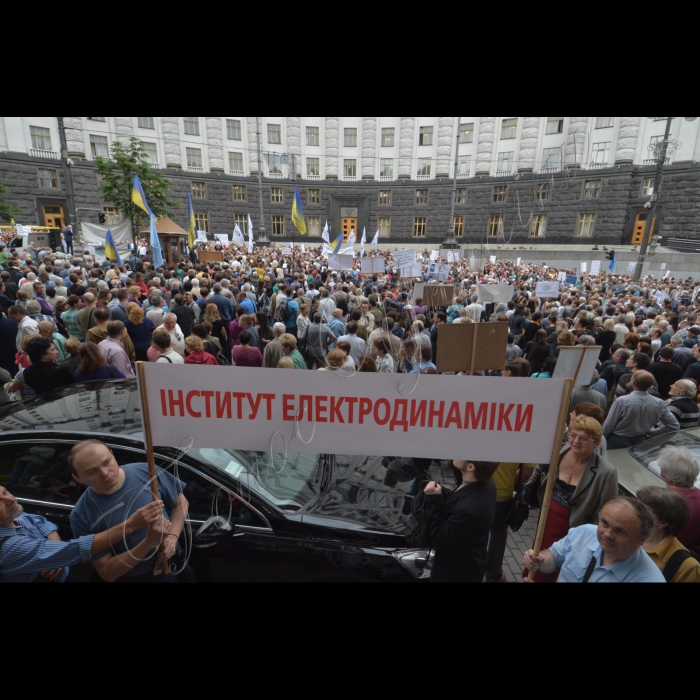 15 червня 2016 біля Кабінету Міністрів України відбулась акція протесту працівників Національної академії наук.