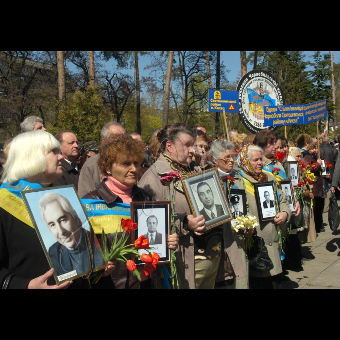 26 квітня 2010 біля Меморіального комплексу жертвам Чорнобильської катастрофи, на розі просп. Перемоги та вул. Чорнобильської, відбулися заходи, організовані Спілкою інвалідів Чорнобиля Святошинського району м. Києва спільно зі Святошинською РДА з нагоди 24-х роковин Чорнобильської катастрофи і проведення Дня жалоби в Україні 26 квітня. 