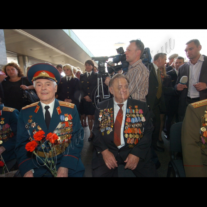 6 травня 2010 з нагоди 65-ї річниці Великої Перемоги на Центральному залізничному вокзалі Київ-Пасажирський Південно-Західної залізниці відбулися врочистості, присвячені відправленню української делегації ветеранів війни до Москви для участі у святковому параді Перемоги в Росії. Українська делегація ветеранів вирушає до Москви о 19.05 поїздом №6 сполученням Київ-Москва, а повернеться 11 травня о 8.00 поїздом №1 Москва-Київ.