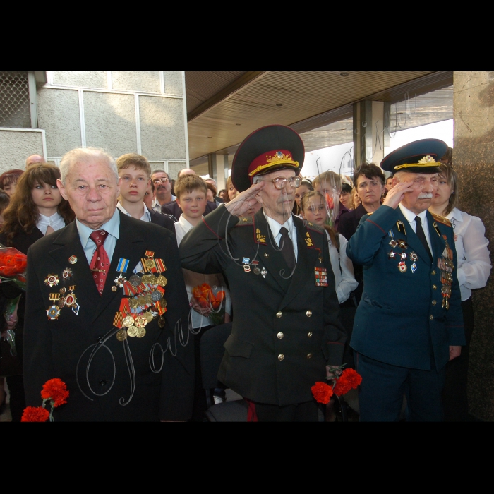 6 травня 2010 з нагоди 65-ї річниці Великої Перемоги на Центральному залізничному вокзалі Київ-Пасажирський Південно-Західної залізниці відбулися врочистості, присвячені відправленню української делегації ветеранів війни до Москви для участі у святковому параді Перемоги в Росії. Українська делегація ветеранів вирушає до Москви о 19.05 поїздом №6 сполученням Київ-Москва, а повернеться 11 травня о 8.00 поїздом №1 Москва-Київ.