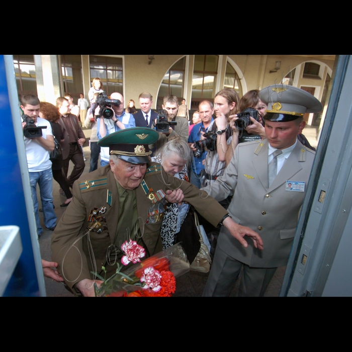 6 травня 2010 з нагоди 65-ї річниці Великої Перемоги на Центральному залізничному вокзалі Київ-Пасажирський Південно-Західної залізниці відбулися врочистості, присвячені відправленню української делегації ветеранів війни до Москви для участі у святковому параді Перемоги в Росії. Українська делегація ветеранів вирушає до Москви о 19.05 поїздом №6 сполученням Київ-Москва, а повернеться 11 травня о 8.00 поїздом №1 Москва-Київ.